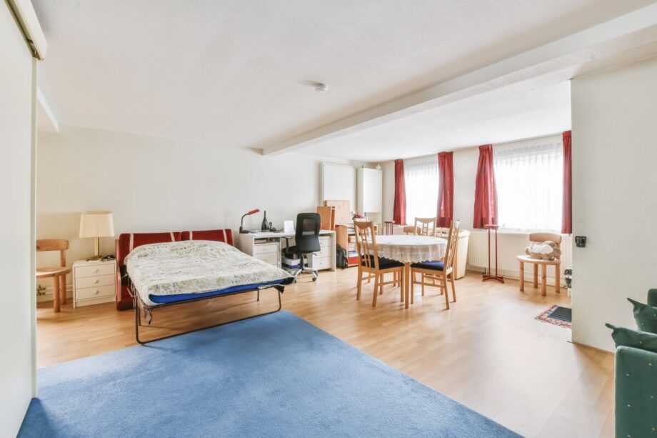 Nowocześnie urządzony apartament, który odzwierciedla najnowsze innowacje rynek nieruchomości.