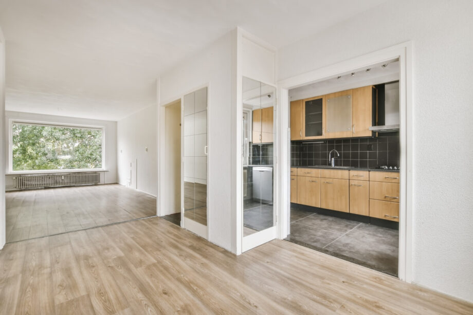 Wnętrze mieszkania, które może wpłynąć na koszty sprzedaż nieruchomości.